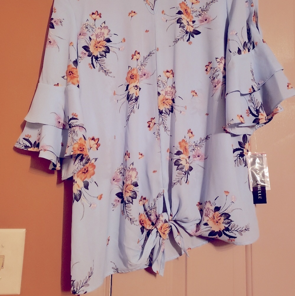 🆕Beautiful blouse Studio 1 - Picture 3 of 6